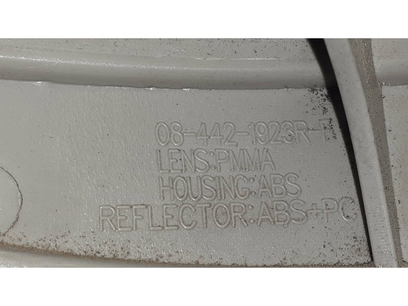 Recambio de piloto trasero derecho para opel zafira a blue line referencia OEM IAM 084421923R  YORKA