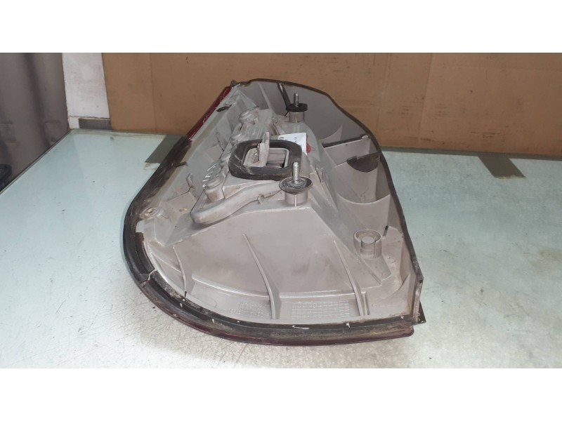 Recambio de piloto trasero derecho para opel zafira a blue line referencia OEM IAM 084421923R  YORKA