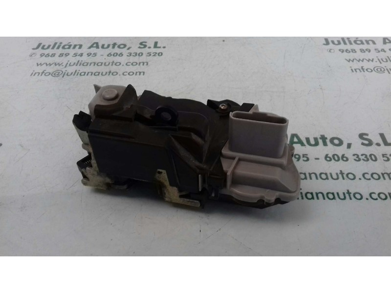 Recambio de cerradura puerta delantera derecha para peugeot 307 (s1) xt referencia OEM IAM  GRIS 6 PINES