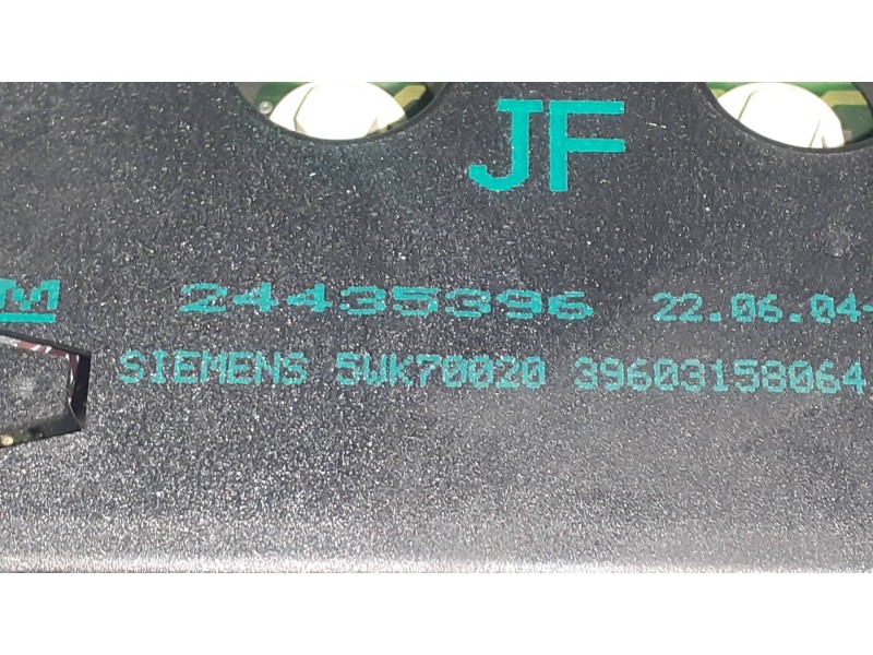 Recambio de pantalla multifuncion para opel meriva blue line referencia OEM IAM 24435396 5WK70020 SIEMENS