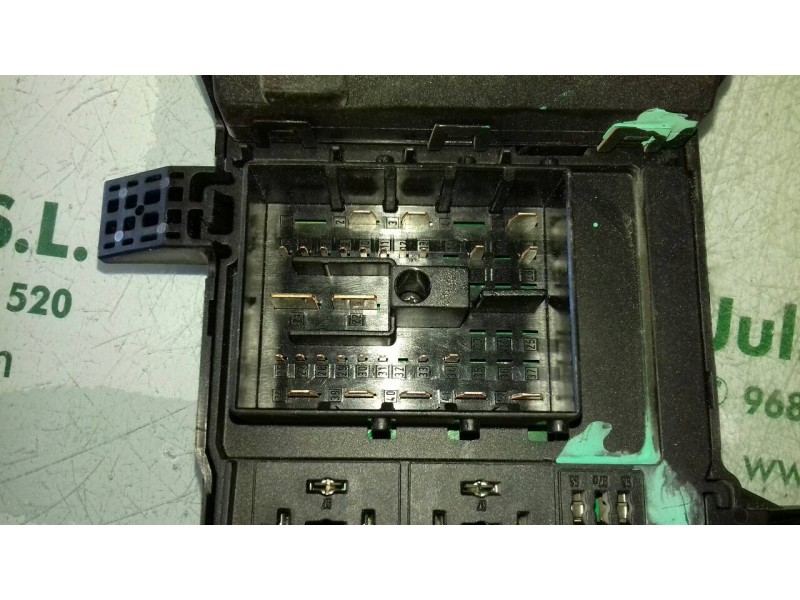 Recambio de caja reles / fusibles para opel vectra c berlina comfort referencia OEM IAM 13120953 24443147 518777016