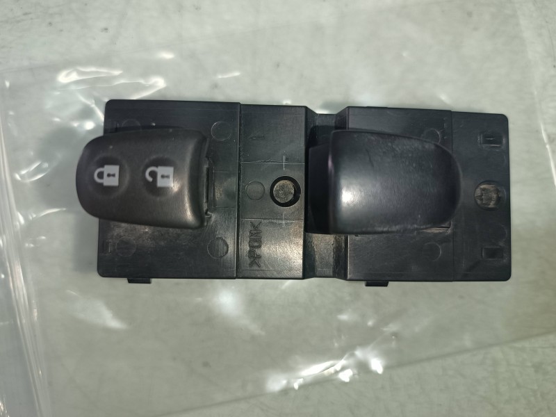 Recambio de mando elevalunas delantero derecho para nissan juke (f15) acenta referencia OEM IAM 25411  CONECTOR 12 PINES