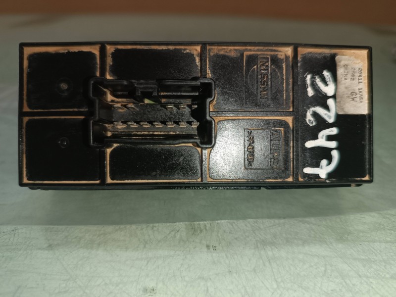 Recambio de mando elevalunas delantero derecho para nissan juke (f15) acenta referencia OEM IAM 25411  CONECTOR 12 PINES