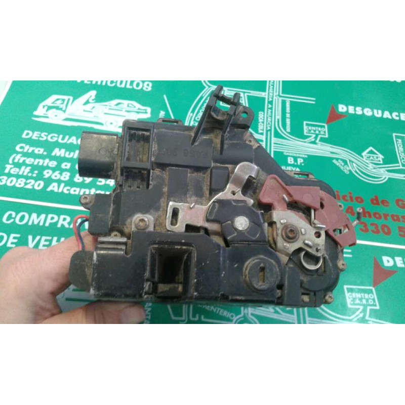 Recambio de cerradura puerta trasera derecha para audi a4 berlina (8e) referencia OEM IAM 8E0839016C 4+3 PINES NEGRO