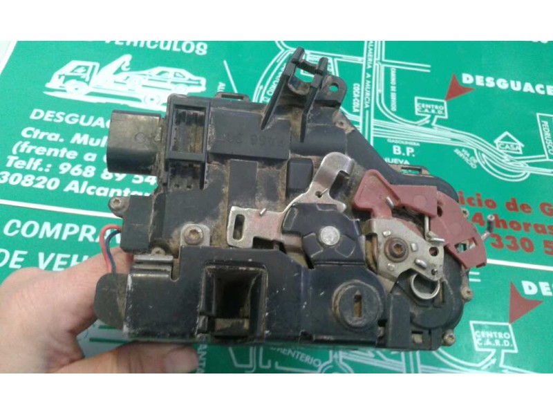 Recambio de cerradura puerta trasera derecha para audi a4 berlina (8e) referencia OEM IAM 8E0839016C 4+3 PINES NEGRO