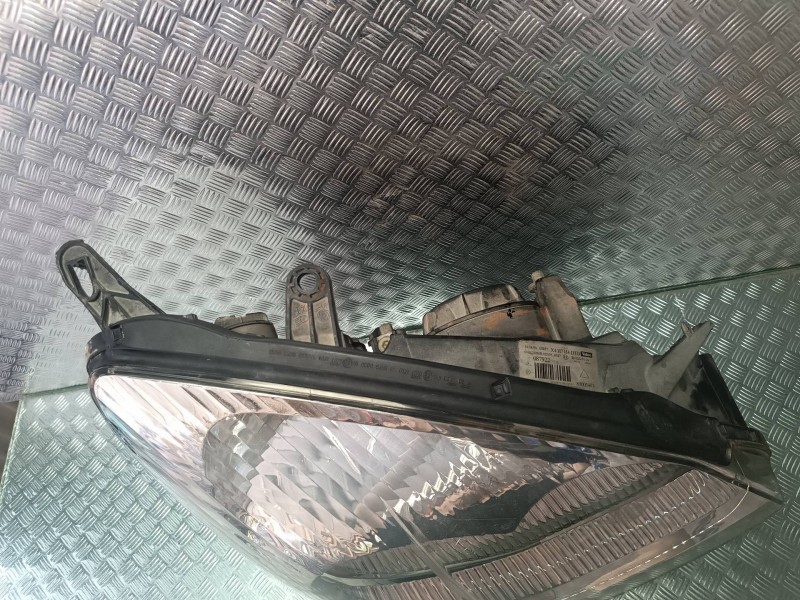 Recambio de faro derecho para citroen c5 berlina 2.0 hdi magic referencia OEM IAM 89005403 087922 VALEO
