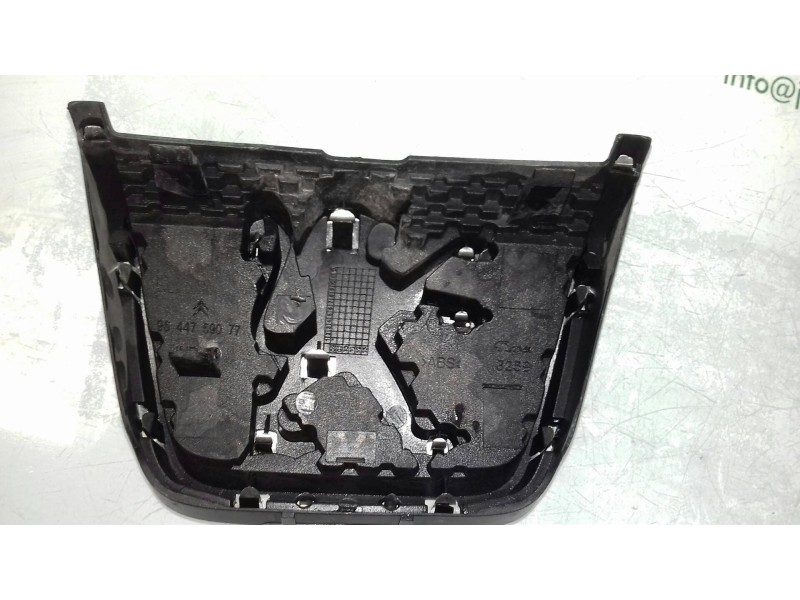 Recambio de rejilla delantera para peugeot partner (s2) combi plus referencia OEM IAM 9644759077  SOLO EMBLEMA