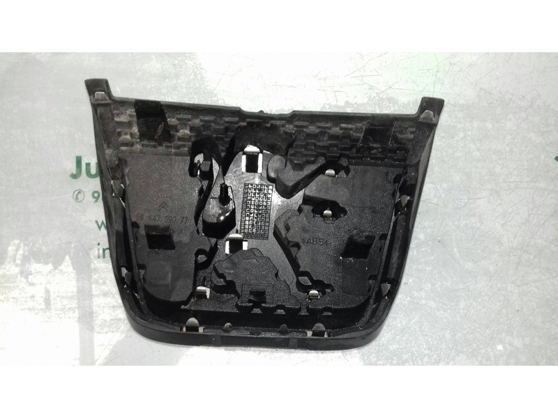 Recambio de rejilla delantera para peugeot partner (s2) combi plus referencia OEM IAM 9644759077  SOLO EMBLEMA