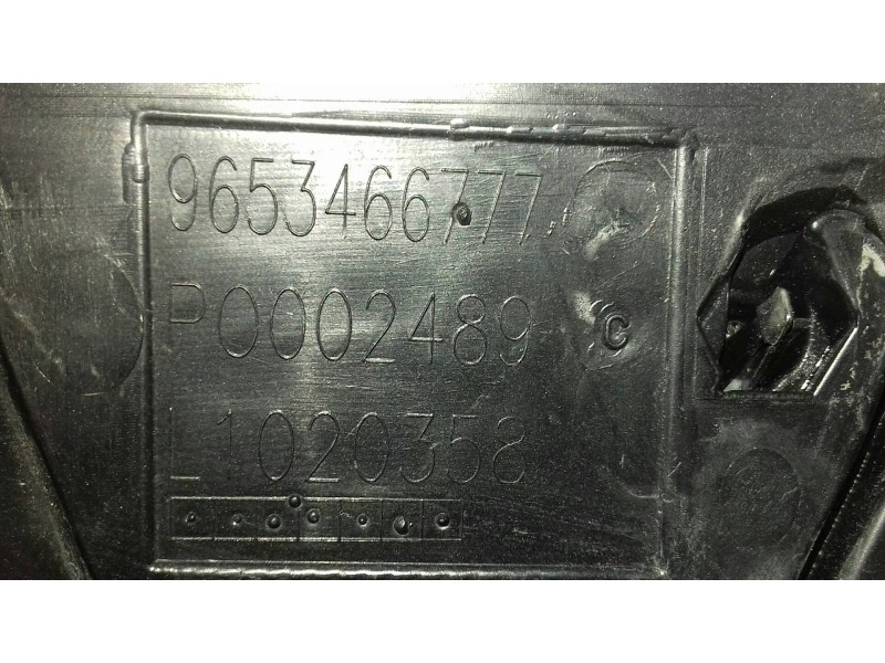 Recambio de rejilla delantera para peugeot 207 xs referencia OEM IAM 9653466777 P0002489 SOLO EMBLEMA