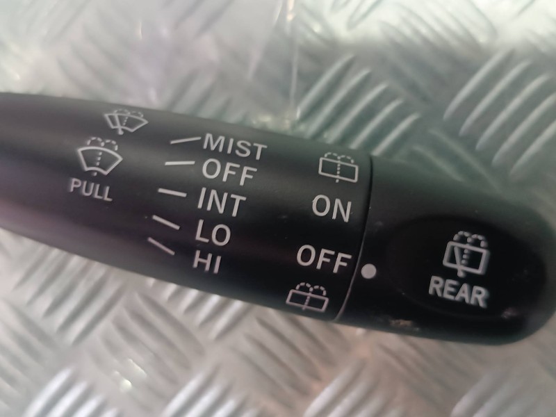 Recambio de mando limpia para toyota yaris (ksp9/scp9/nlp9) básico referencia OEM IAM 173647  CONECTOR 10 PINES