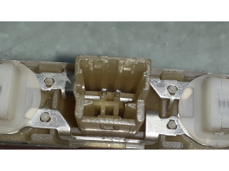 Recambio de luz central de freno para peugeot 207 xs referencia OEM IAM 9649986880  CONECTOR 2 PINES