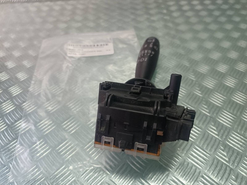Recambio de mando limpia para toyota yaris (ksp9/scp9/nlp9) básico referencia OEM IAM 173647  CONECTOR 10 PINES