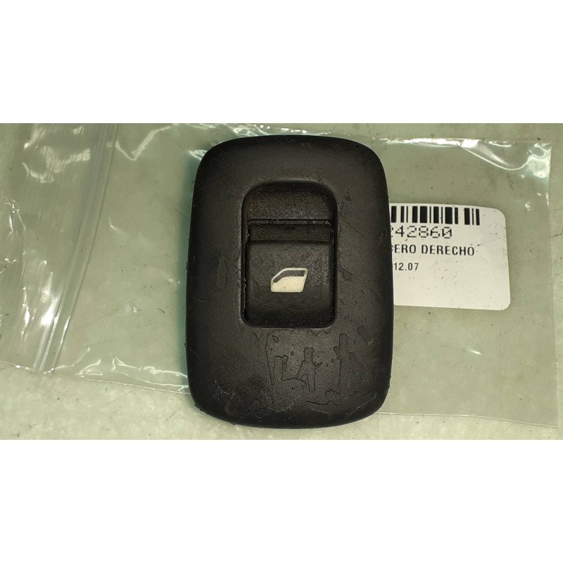 Recambio de mando elevalunas trasero derecho para peugeot 207 xs referencia OEM IAM  VALEO CONECTOR 4 PINES