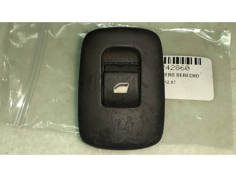 Recambio de mando elevalunas trasero derecho para peugeot 207 xs referencia OEM IAM  VALEO CONECTOR 4 PINES