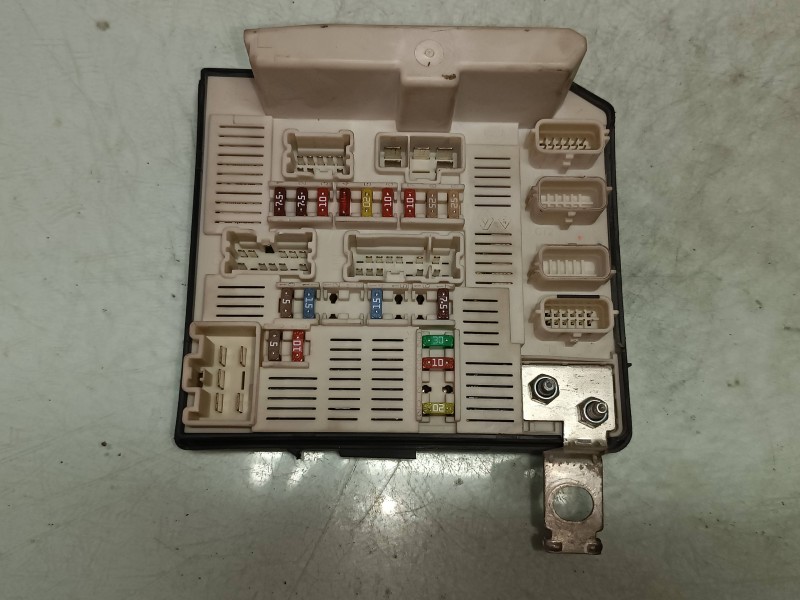 Recambio de caja reles / fusibles para renault megane ii berlina 5p confort dynamique referencia OEM IAM 8200481866H 519158091 