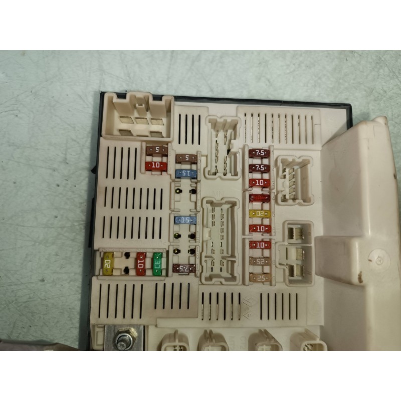 Recambio de caja reles / fusibles para renault megane ii berlina 5p confort dynamique referencia OEM IAM 8200481866H 519158091 