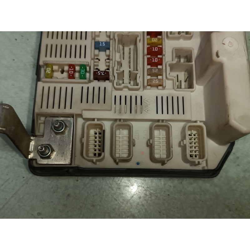 Recambio de caja reles / fusibles para renault megane ii berlina 5p confort dynamique referencia OEM IAM 8200481866H 519158091 