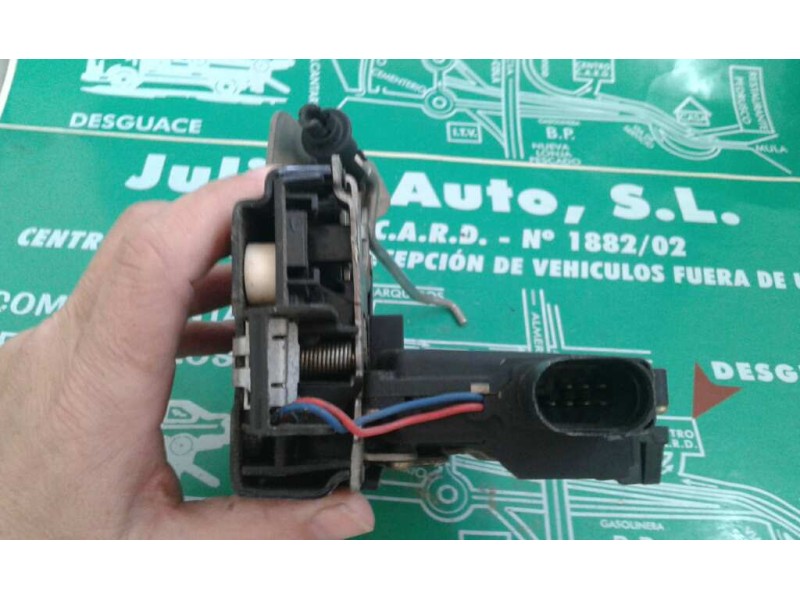 Recambio de cerradura puerta trasera derecha para audi a4 berlina (8e) referencia OEM IAM 8E0839016C 4+3 PINES NEGRO