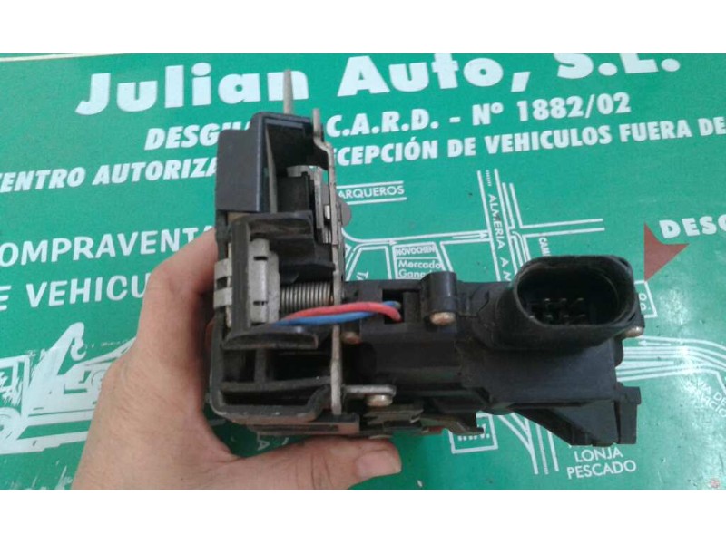 Recambio de cerradura puerta delantera derecha para audi a4 berlina (8e) referencia OEM IAM 8E1837016C 4+3 PINES NEGRO