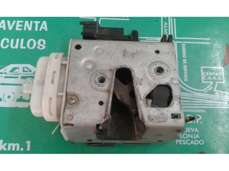 Recambio de cerradura puerta delantera derecha para audi a4 berlina (b5) referencia OEM IAM 8D1837016E 5 PINES NEGRO