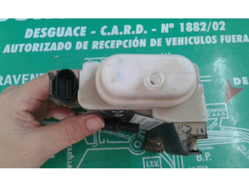 Recambio de cerradura puerta delantera derecha para audi a4 berlina (b5) referencia OEM IAM 8D1837016E 5 PINES NEGRO