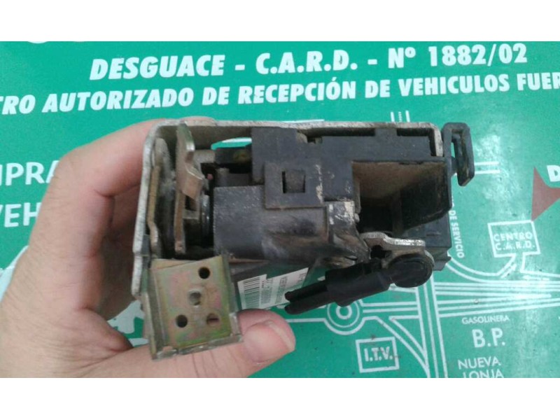 Recambio de cerradura puerta delantera derecha para audi a4 berlina (b5) referencia OEM IAM 8D1837016E 5 PINES NEGRO