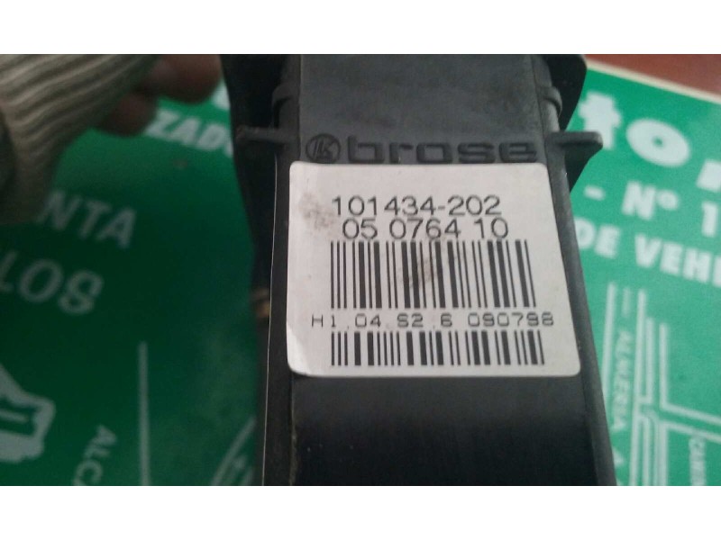 Recambio de motor elevalunas delantero derecho para volkswagen passat berlina (3b2) referencia OEM IAM 130821694 101434202 05076 Recambio de motor elevalunas delantero derecho para volkswagen passat berlina (3b2) referencia OEM IAM 130821694 101434202 05076