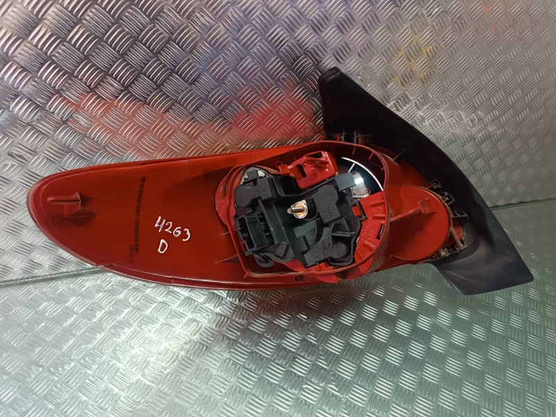 Recambio de piloto trasero derecho para peugeot 206 berlina xs clim referencia OEM IAM   