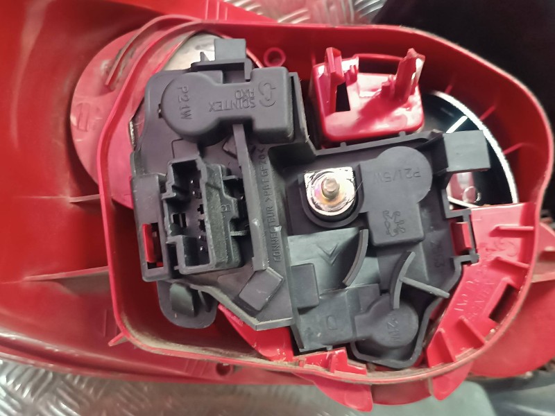 Recambio de piloto trasero derecho para peugeot 206 berlina xs clim referencia OEM IAM   