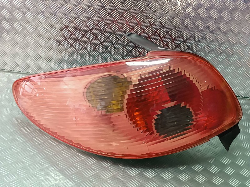 Recambio de piloto trasero izquierdo para peugeot 206 berlina xs clim referencia OEM IAM   