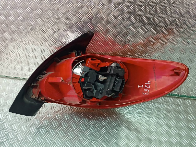 Recambio de piloto trasero izquierdo para peugeot 206 berlina xs clim referencia OEM IAM   