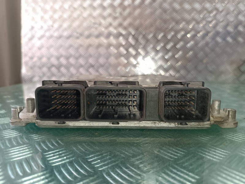 Recambio de centralita motor uce para peugeot 206 berlina xs clim referencia OEM IAM 9658373080 0281011525 BOSCH