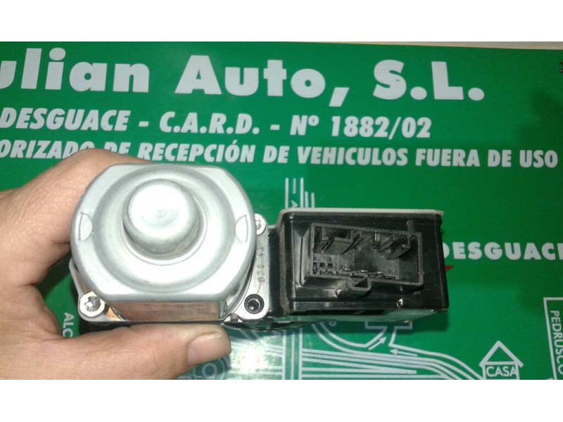 Recambio de motor elevalunas trasero derecho para seat leon (5f1) reference referencia OEM IAM 5Q0959812A 0130822726 BOSCH