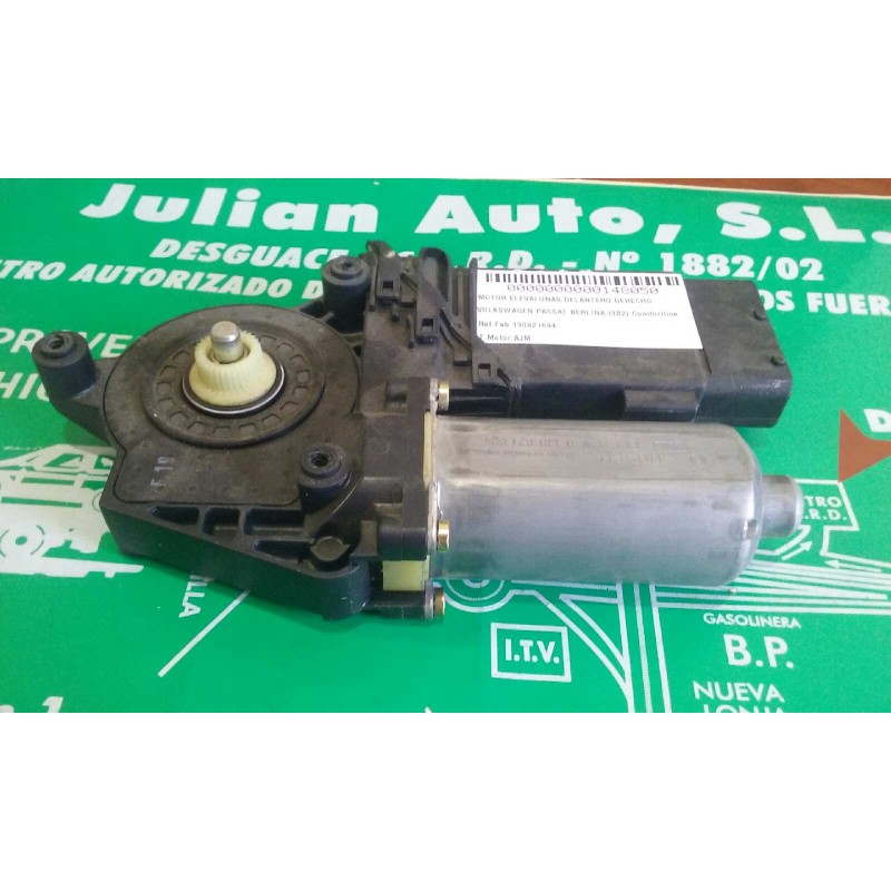 Recambio de motor elevalunas delantero derecho para volkswagen passat berlina (3b2) comfortline referencia OEM IAM 130821694 101