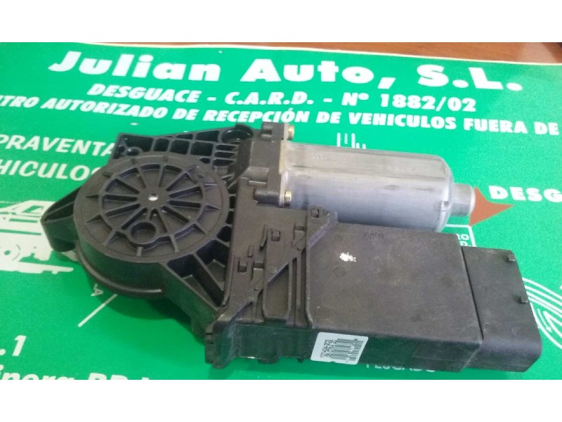 Recambio de motor elevalunas delantero derecho para volkswagen passat berlina (3b2) comfortline referencia OEM IAM 130821694 101