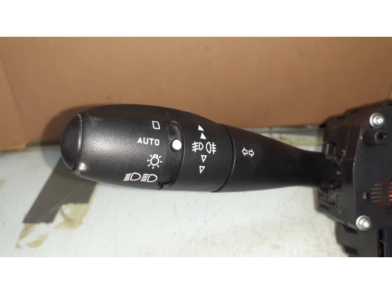 Recambio de mando luces para peugeot 207 sw confort referencia OEM IAM 96657274XT VALEO COM2005