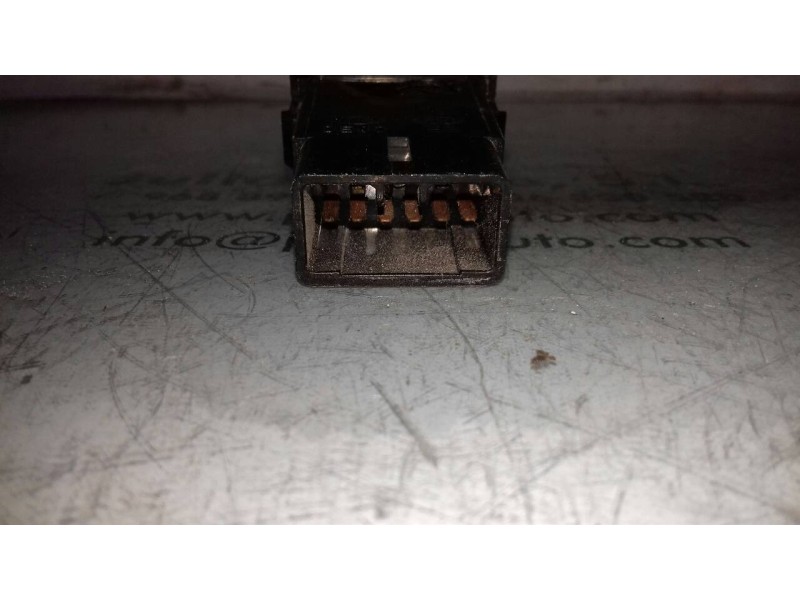 Recambio de warning para kia sorento 2.5 crdi ex referencia OEM IAM 864W0140  6 + 2 PINES