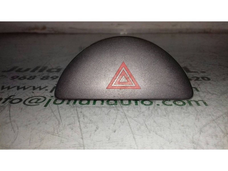 Recambio de warning para kia soul burner referencia OEM IAM 864W01404  8 PINES