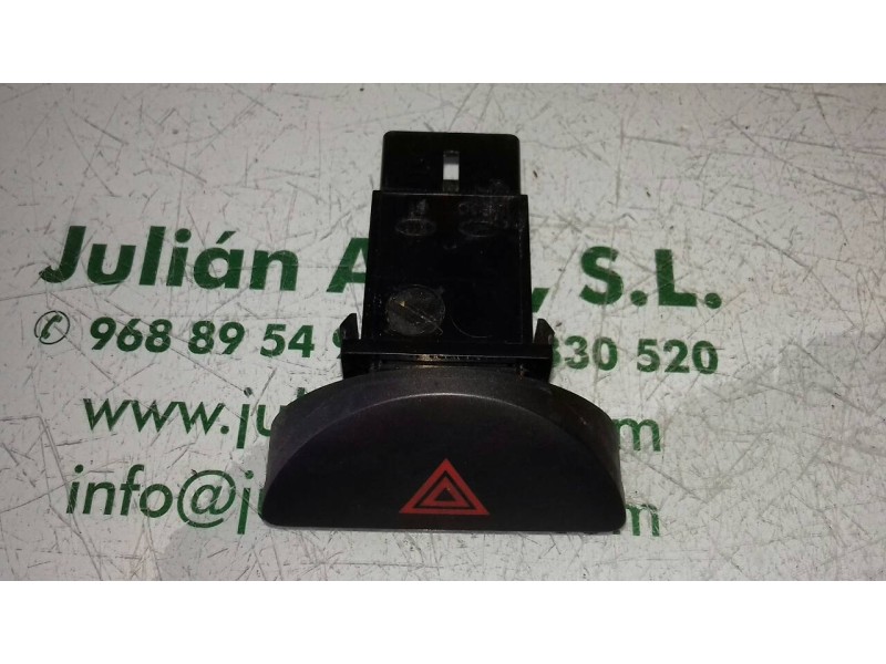 Recambio de warning para kia soul burner referencia OEM IAM 864W01404  8 PINES