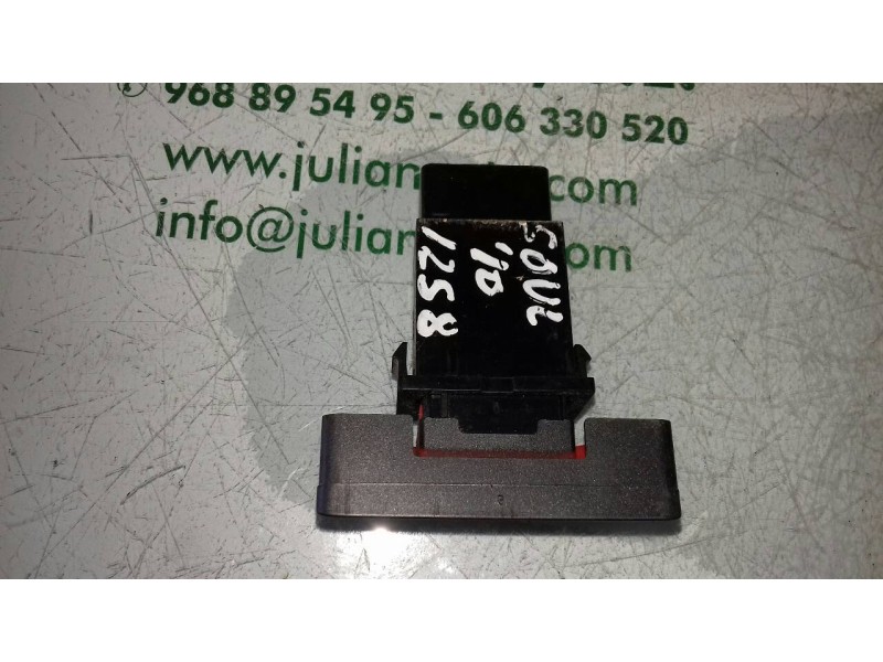 Recambio de warning para kia soul burner referencia OEM IAM 864W01404  8 PINES