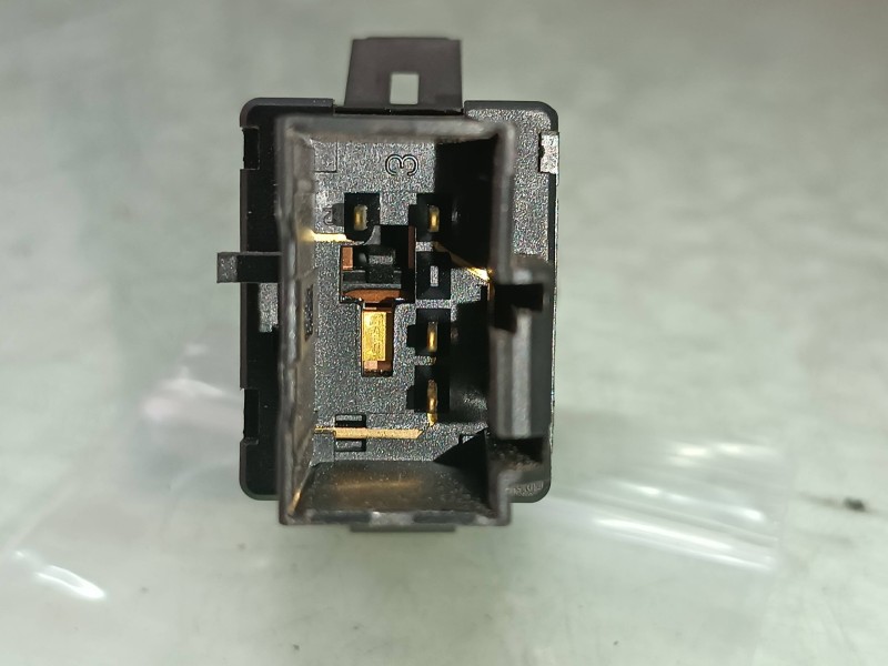 Recambio de warning para seat ibiza (6l1) cool referencia OEM IAM 6L1953235A  CONECTOR 4 PINES