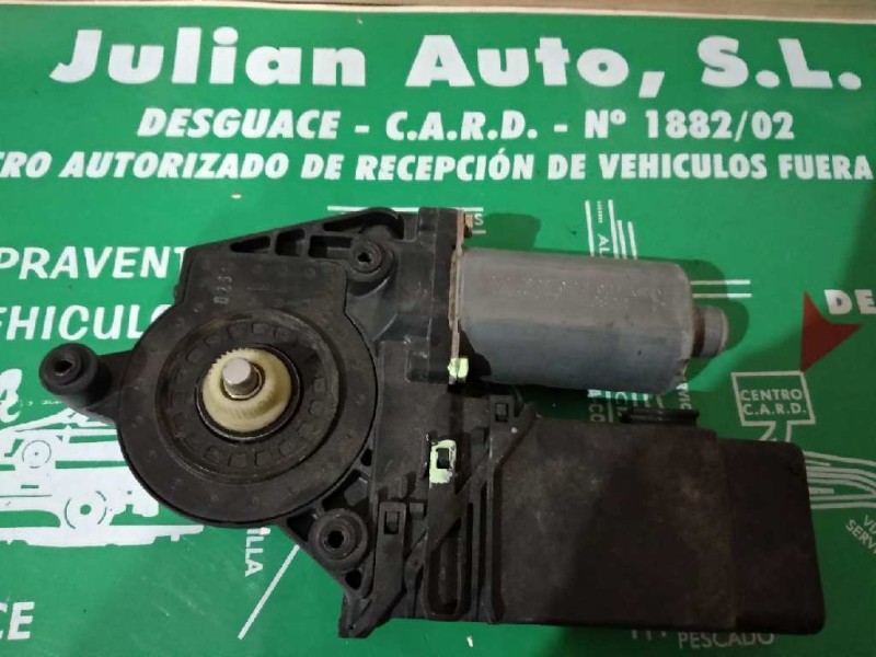 Recambio de motor elevalunas delantero izquierdo para volkswagen passat berlina (3b3) comfortline referencia OEM IAM 130821695 1