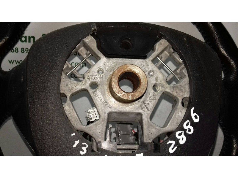 Recambio de volante para nissan note acenta referencia OEM IAM 3083576A1 309156099M60 