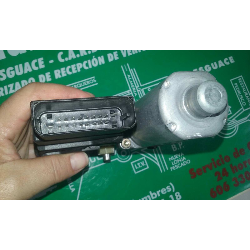 Recambio de motor elevalunas trasero derecho para volkswagen passat berlina (3b3) comfortline referencia OEM IAM 105407301 05074