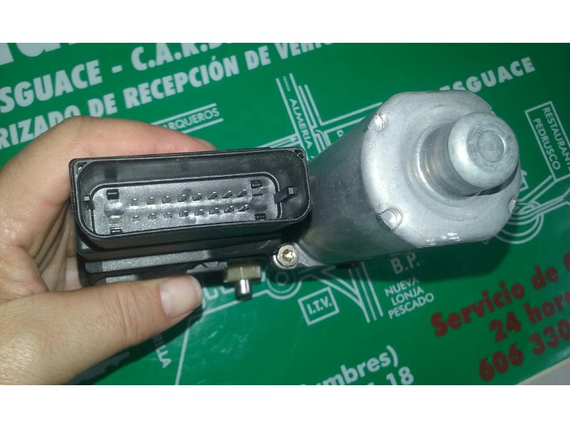 Recambio de motor elevalunas trasero derecho para volkswagen passat berlina (3b3) comfortline referencia OEM IAM 105407301 05074