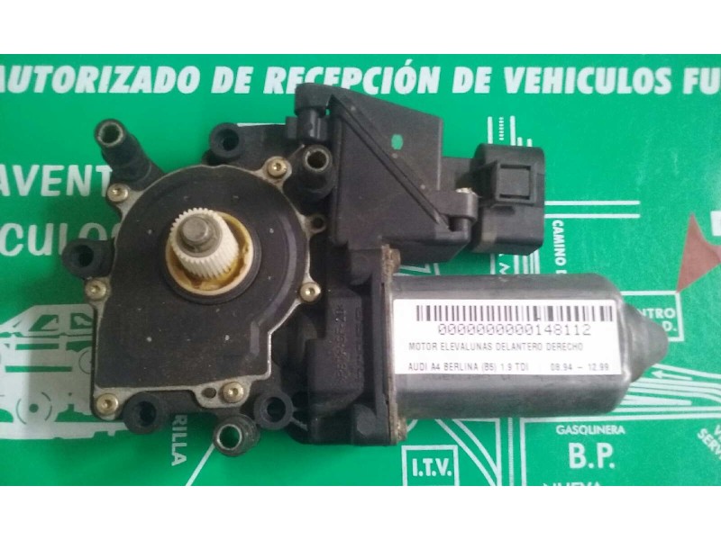 Recambio de motor elevalunas delantero derecho para audi a4 berlina (b5) 1.9 tdi referencia OEM IAM 113846101 05071901 