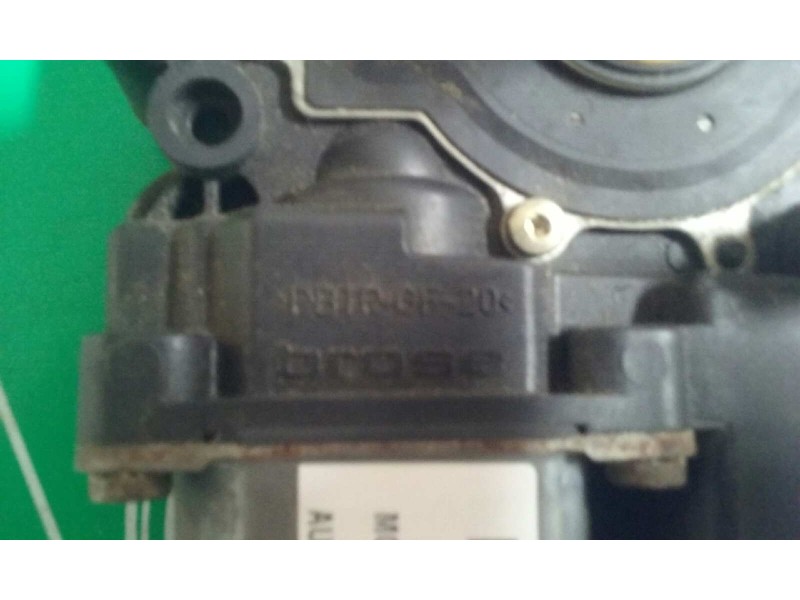 Recambio de motor elevalunas delantero derecho para audi a4 berlina (b5) 1.9 tdi referencia OEM IAM 113846101 05071901 