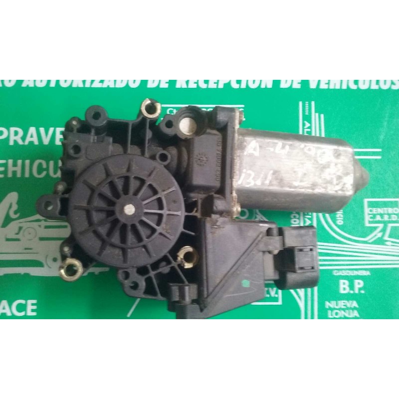 Recambio de motor elevalunas delantero derecho para audi a4 berlina (b5) 1.9 tdi referencia OEM IAM 113846101 05071901 