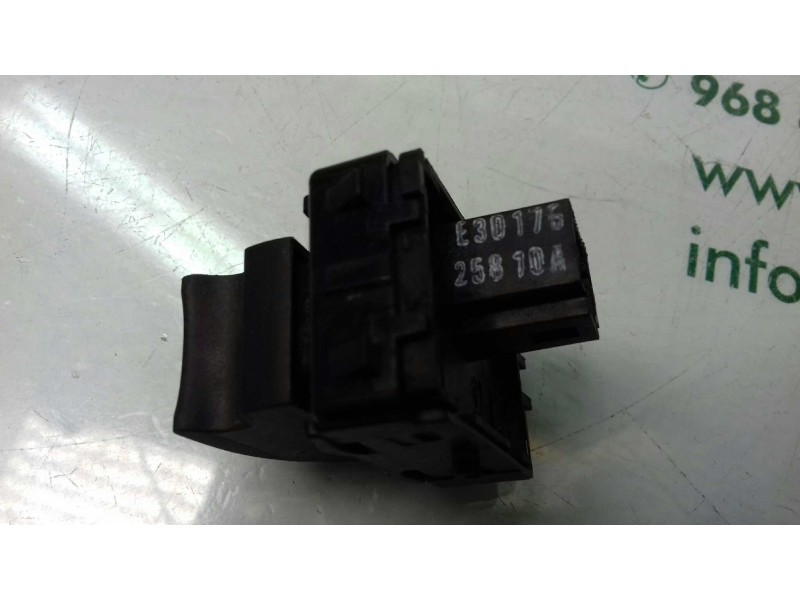 Recambio de mando elevalunas trasero izquierdo para renault fluence dynamique referencia OEM IAM E30175  