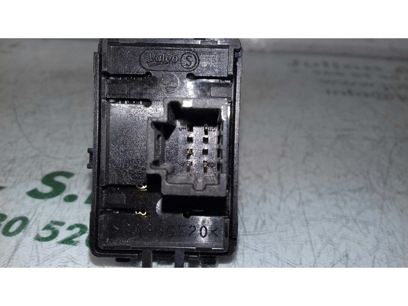 Recambio de mando elevalunas trasero izquierdo para renault fluence dynamique referencia OEM IAM E30175  
